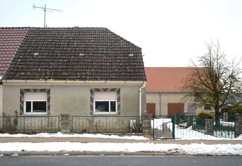 Doppelhaushälfte mit Nebengebäude in Temnitzquell OT Rägelin