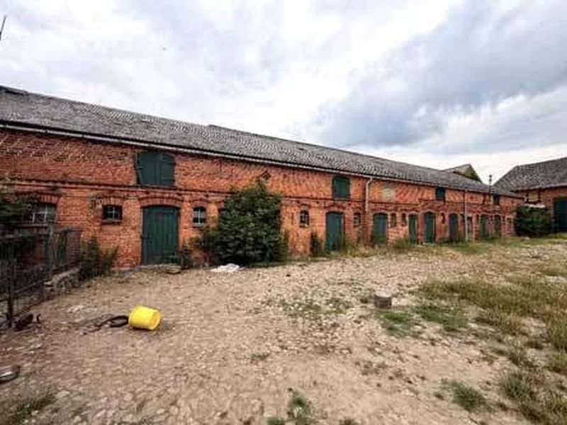 Zwei Einfamilienhäuser mit landwirtschaftlichen Betriebs-/Nebengebäuden in Groß Pankow OT Gulow — Bild 2