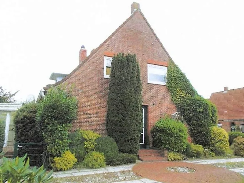 Reihenendhaus mit Garagengebäude und Holzschuppen in Niebüll — Bild 3