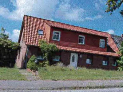 Einfamilienhaus (Doppelhaushälfte) und unbebautes Grundstück in Karstädt