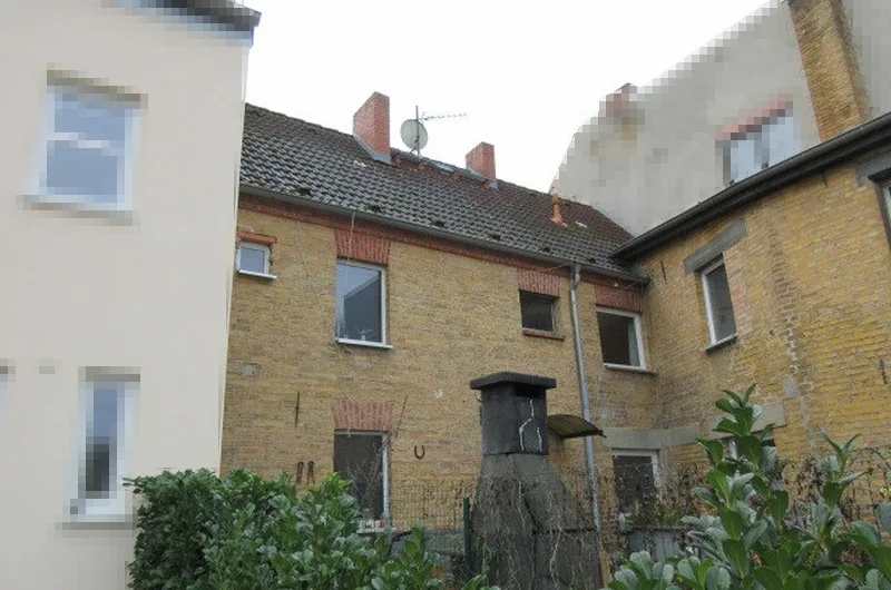 Wohnhaus mit Seitenflügel in Lychen — Bild 2