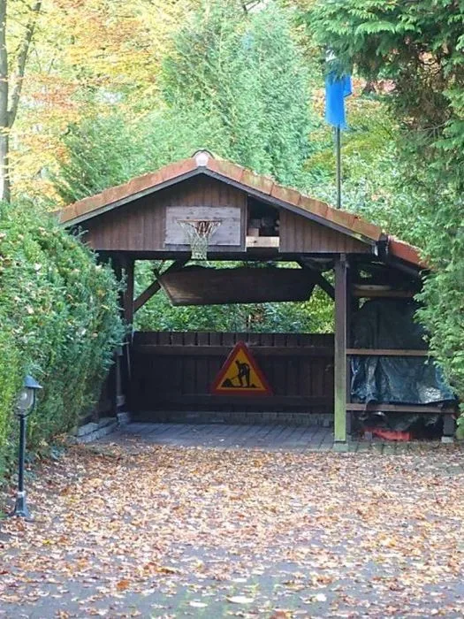 Wohnhaus nebst Doppelgarage in Hamburg — Bild 3