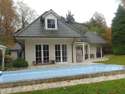 Wohnhaus nebst Doppelgarage in Hamburg