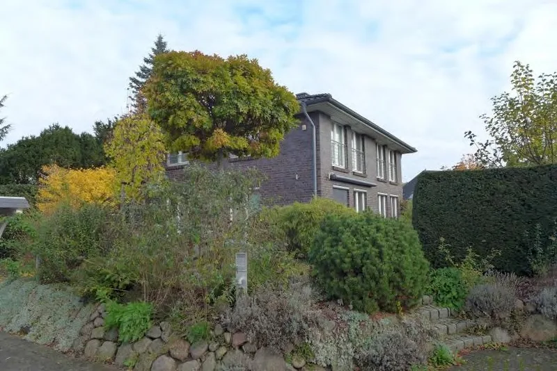 Einfamilienhaus mit Doppelcarport in Hamburg — Bild 2