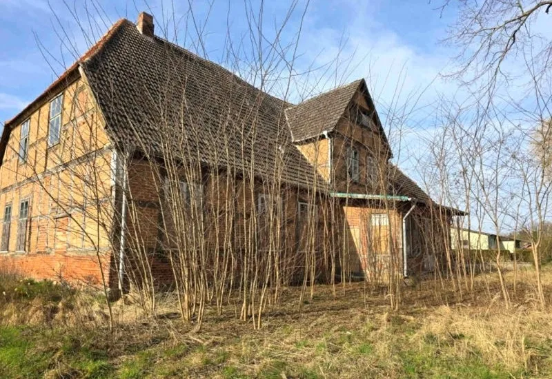 Denkmalgeschütztes ehem. Gutshaus in Suckow — Bild 3