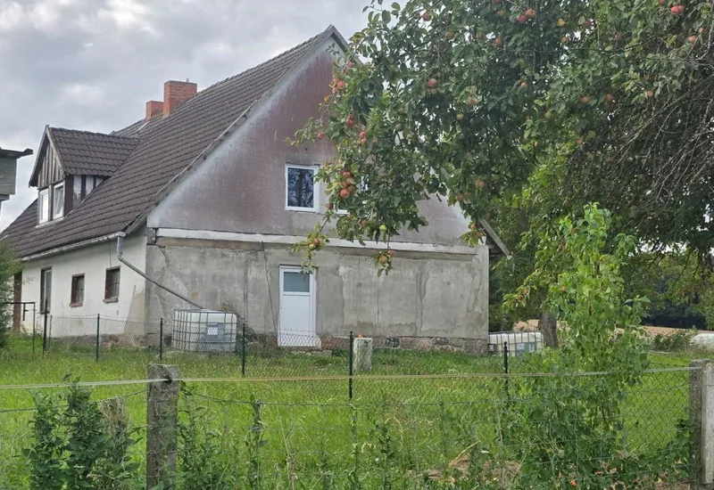 Einfamilienwohnhaus (ehem. Bauernhaus mit Stallteil und Heuboden) in Laage OT Drölitz — Bild 2