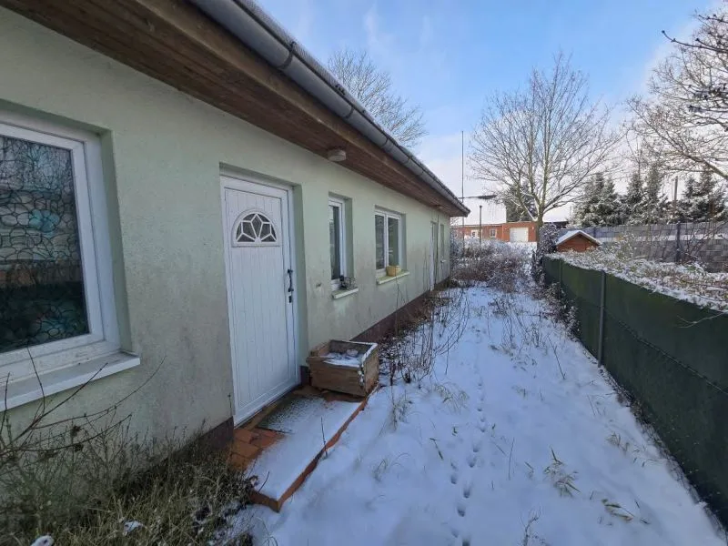 Einfamilienwohnhaus mit Einliegerwohnung und Nebengebäuden in Tessin — Bild 2