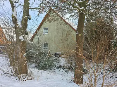 Einfamilienwohnhaus mit Einliegerwohnung und Nebengebäuden in Tessin