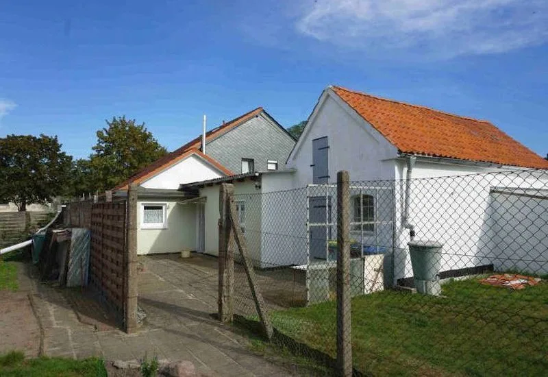 Doppelhaushälfte mit Nebengebäude in Güstrow — Bild 2