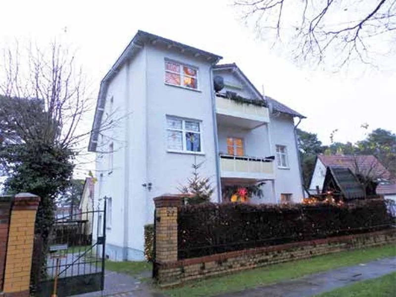 Dreifamilienhaus, Einfamilienhaus und Nebengebäude in Eichwalde — Bild 3