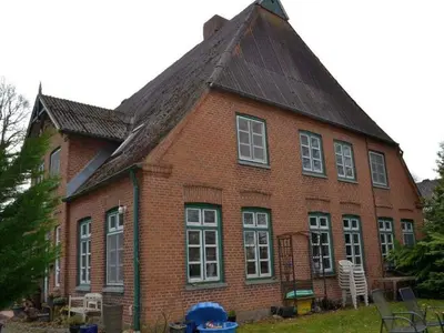 Wohn-/Wirtschaftsgebäude mit 2 Nebengebäuden in Kalübbe