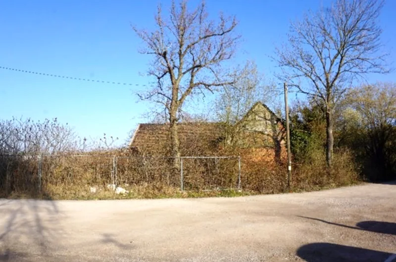 Grundstück mit abrisswürdigen Gebäuden in Angern — Bild 2