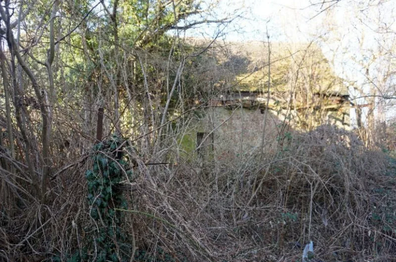 Grundstück mit abrisswürdigen Gebäuden in Angern — Bild 3