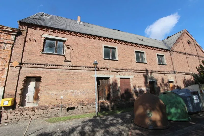 Einfamilienhaus mit Garage, große Scheune, ehem. Wohnhaus u.a. in Zörbig OT Werben