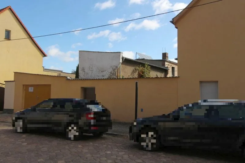 Reihenwohnhaus mit Garage und Nebengebäude in Zörbig — Bild 3