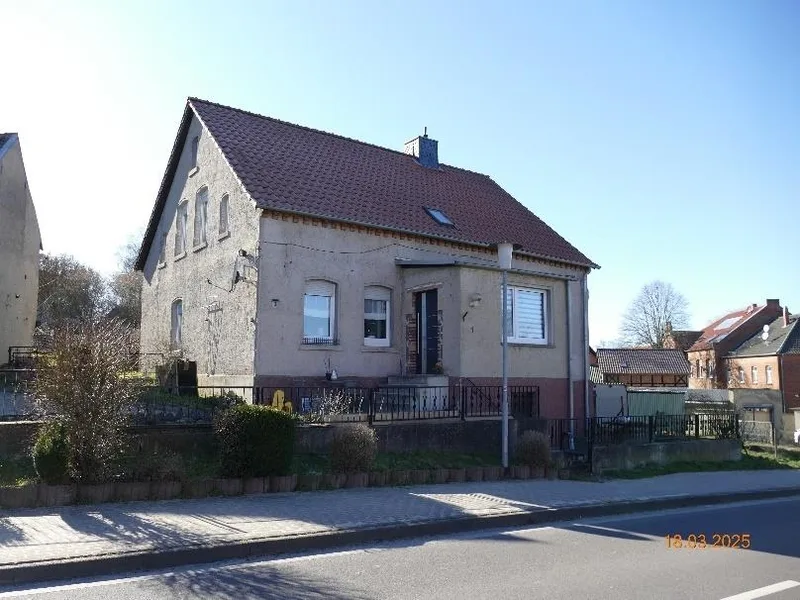 Einfamilienhaus mit Stall-/Garagengebäude, Schuppen und ehem. Garage in Beendorf — Bild 2