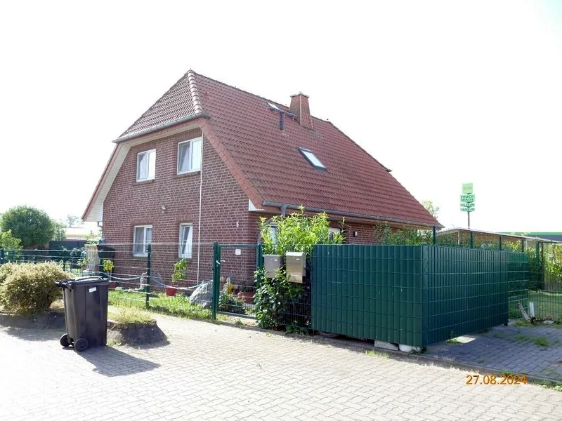 Einfamilienhaus und Baufläche in Hohenwarsleben — Bild 2