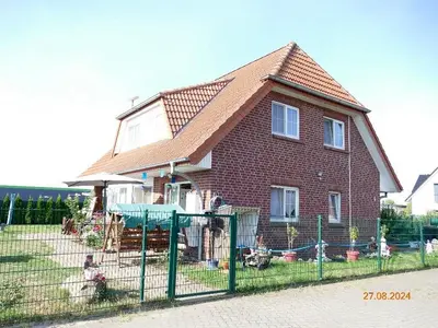 Einfamilienhaus und Baufläche in Hohenwarsleben