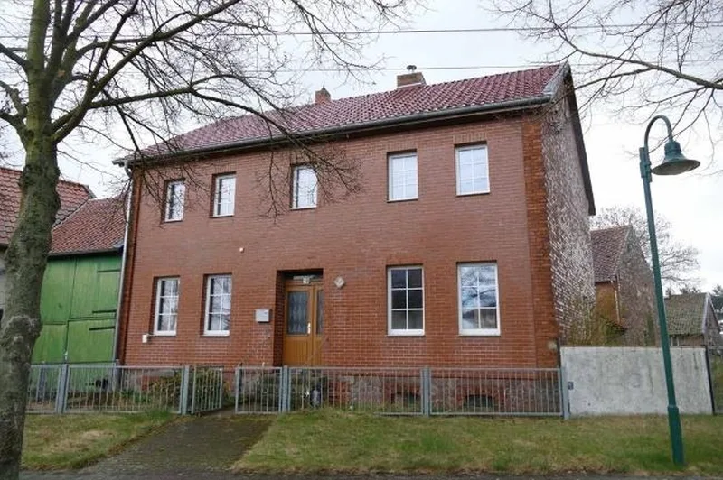 Einfamilienhaus, unbebautes Grundstück und Grünland in Oebisfelde