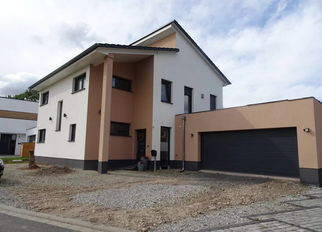 Einfamilienhaus, Garage in Silberhausen
