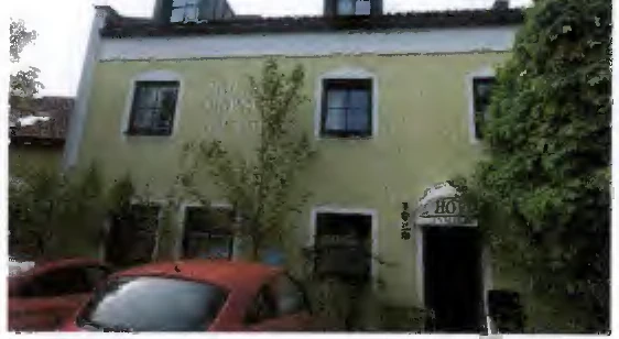 zweigeschossiges Gebäude, als Hotel/Garni errichtet in Schwindegg — Bild 2