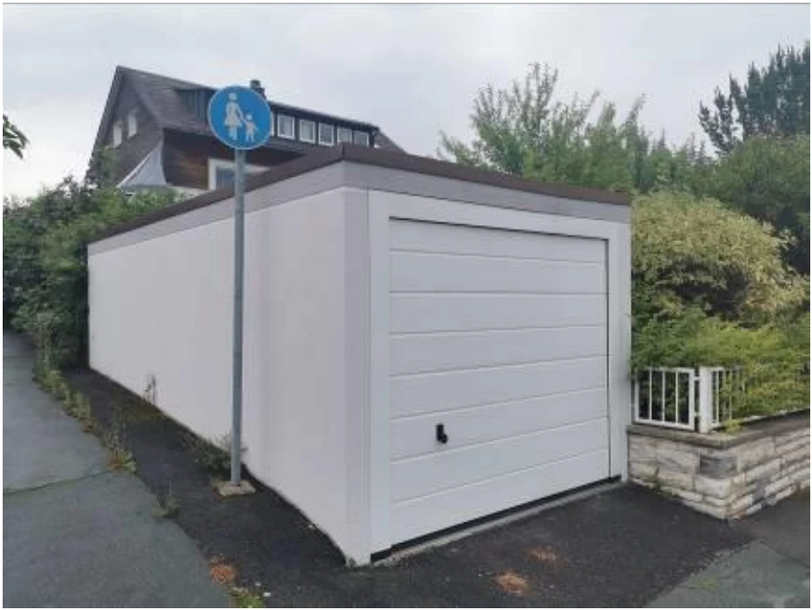 Mehrfamilienhaus mit Massivgarage und Fertiggarage in Hof — Bild 2