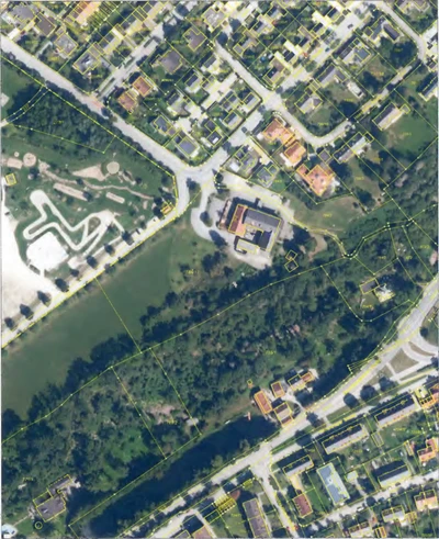 ehemalig gewerblich genutztes Grundstück (Hotel/ Restaurant); Hofraum; Garten; Grünland; Wald in Burghausen