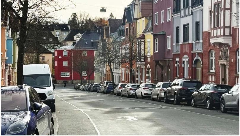 Mehrfamilienwohnhaus mit Hofraum und Garten in Hof — Bild 3