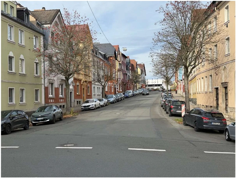 Mehrfamilienwohnhaus mit Hofraum und Garten in Hof — Bild 2