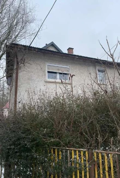 Doppelhaushälfte mit Nebengebäude (Scheune) in Föritztal