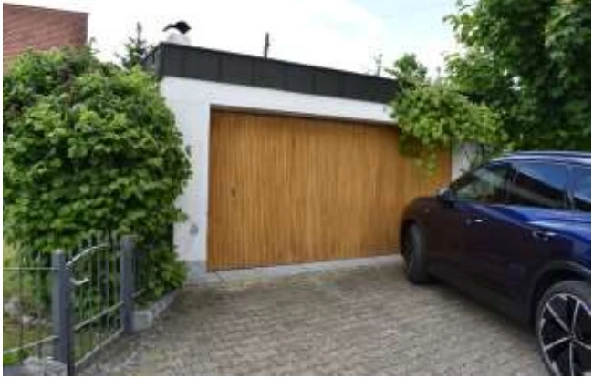 Einfamilienhaus mit Werkstatt-/Garagengebäude in Großmehring — Bild 2