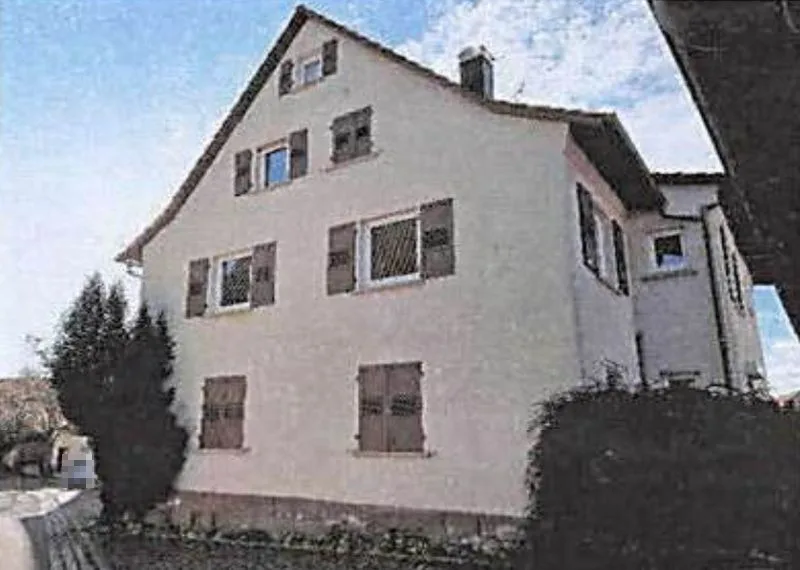Zwei Zweifamilien-Wohngebäude mit Anbau in Sachsenheim
