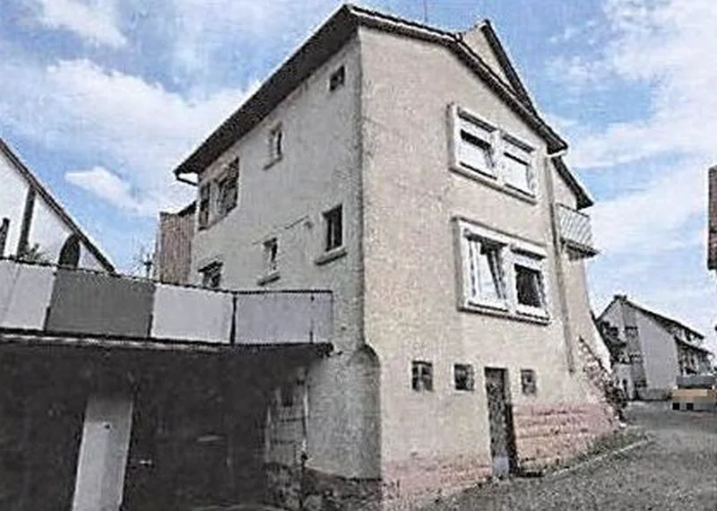Zwei Zweifamilien-Wohngebäude mit Anbau in Sachsenheim — Bild 2